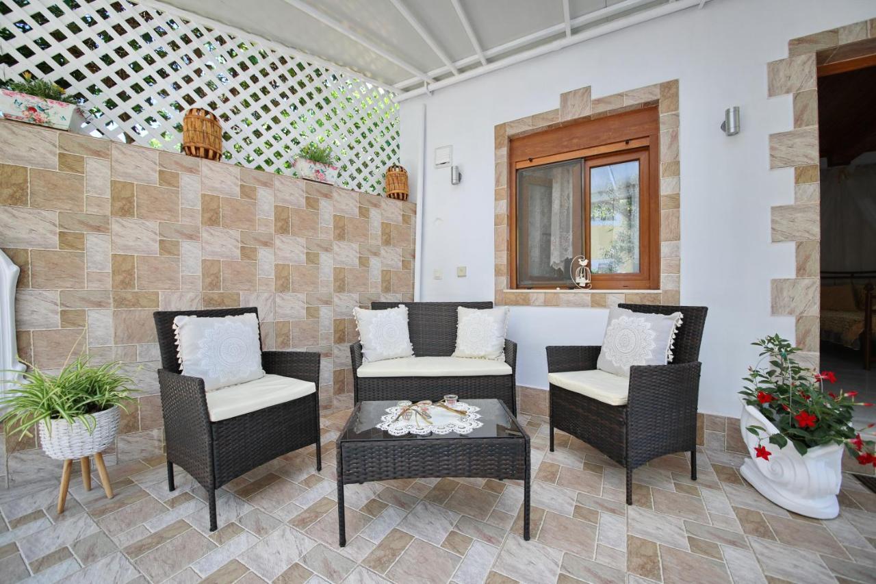 Vasia'S Small Villa Skopelos Town Exterior foto